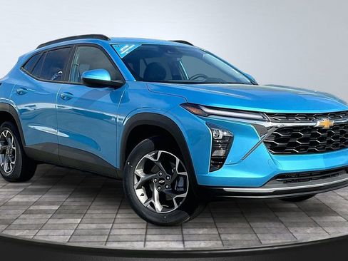 New 2026 Chevrolet Trax LT w/ Driver Confidence Package FWD image 2