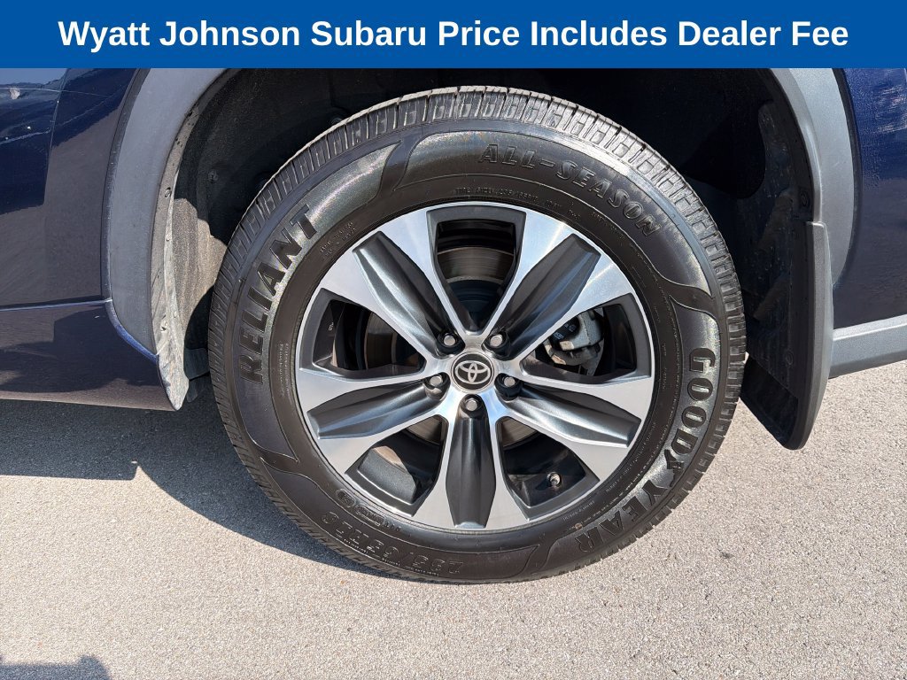 Used 2021 Toyota Highlander XLE AWD/4WD image 5