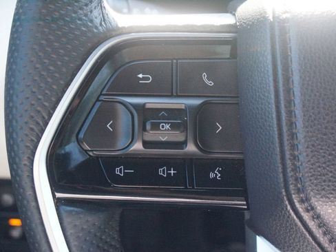 Used 2025 Toyota Sequoia Capstone AWD/4WD image 11