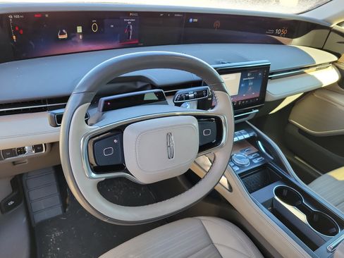 Used 2024 Lincoln Nautilus Reserve w/ Equipment Group 202A image 2