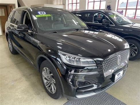 Used 2023 Lincoln Aviator AWD image 2