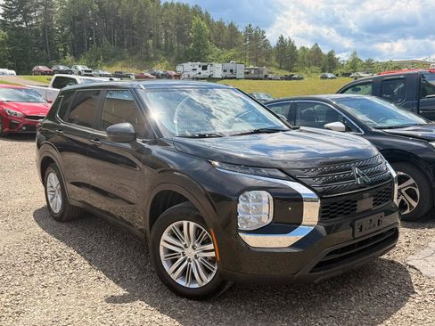 Used 2022 Mitsubishi Outlander ES AWD/4WD image 1