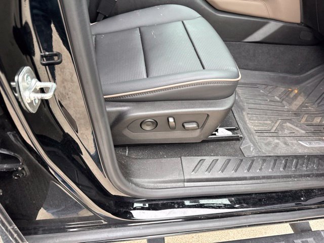 Used 2024 GMC Canyon Denali AWD/4WD image 13