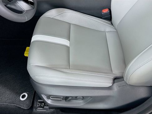 Used 2025 Toyota Camry SE image 20