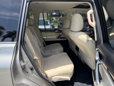 Used 2023 Lexus GX 460 Premium w/ Accessory Package AWD/4WD image 15