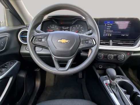 Used 2025 Chevrolet Trax LS FWD image 6