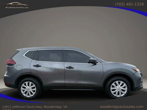 Used 2019 Nissan Rogue S image 2