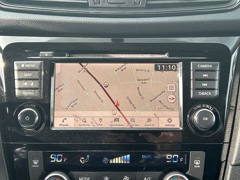 Used 2018 Nissan Rogue SV w/ Premium Package image 20