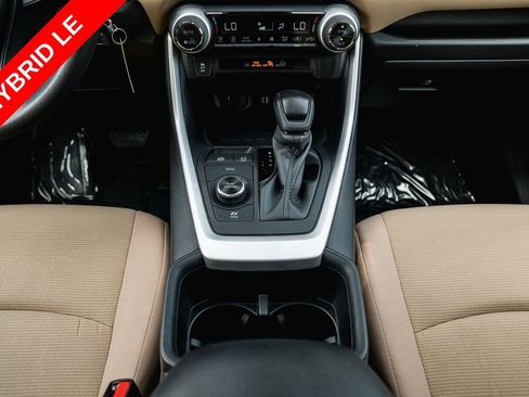 Used 2024 Toyota RAV4 LE AWD/4WD image 22