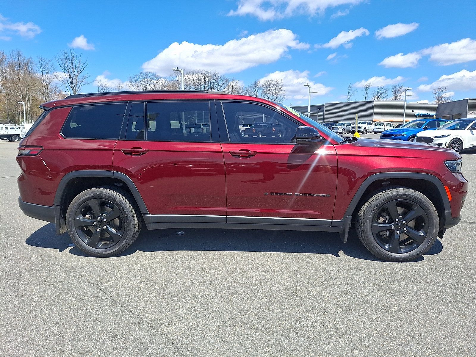 Used 2023 Jeep Grand Cherokee L Laredo AWD/4WD image 7