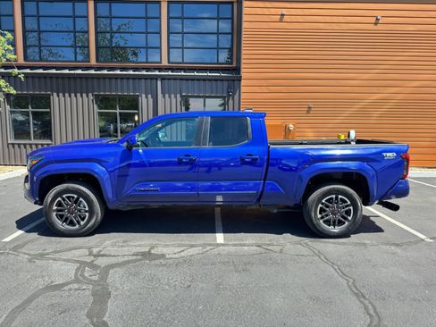 Used 2025 Toyota Tacoma TRD Sport AWD/4WD image 2