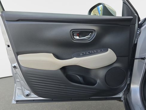 Certified 2025 Honda HR-V LX image 25