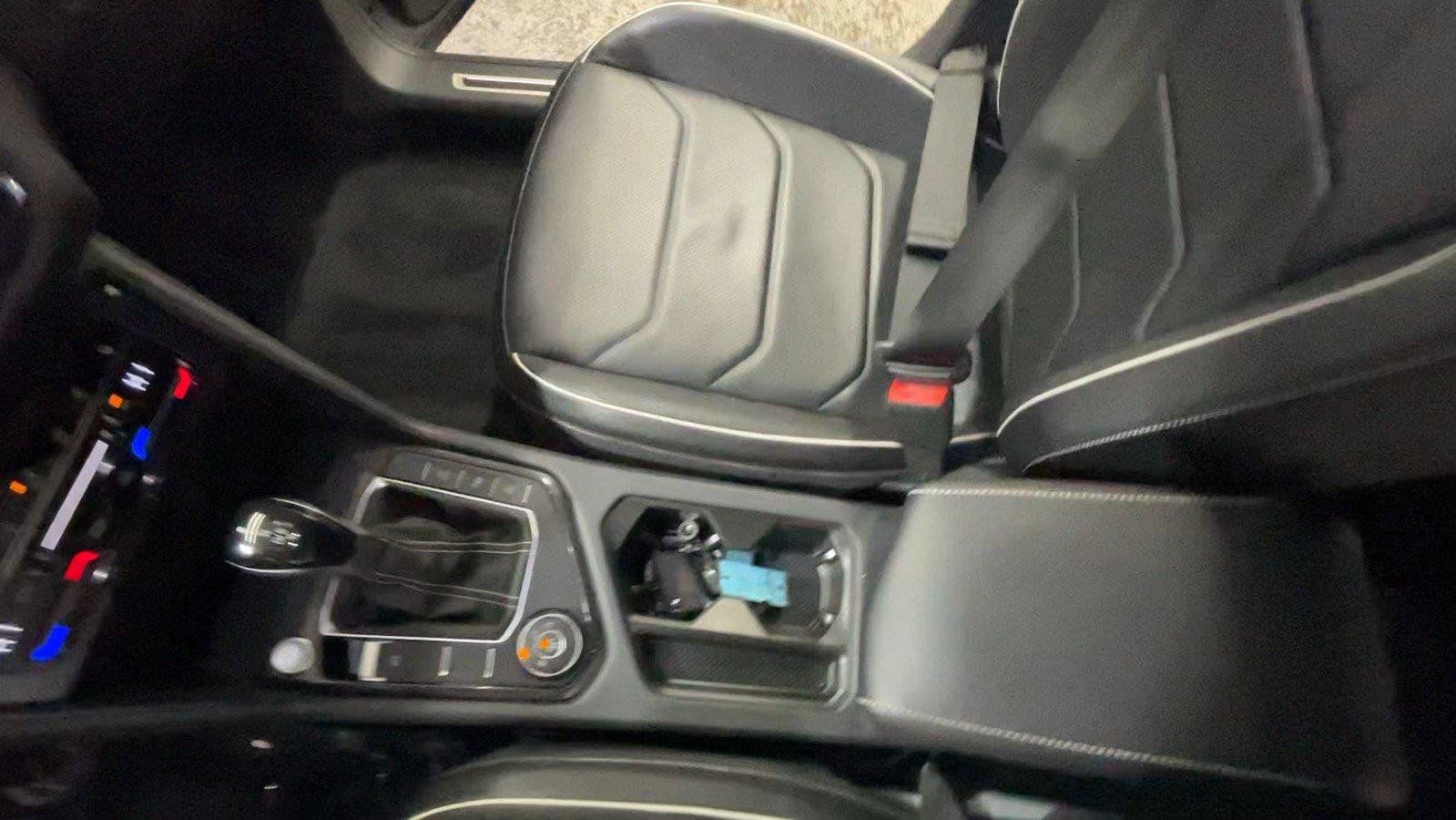 Used 2022 Volkswagen Tiguan SEL R-Line AWD/4WD image 35