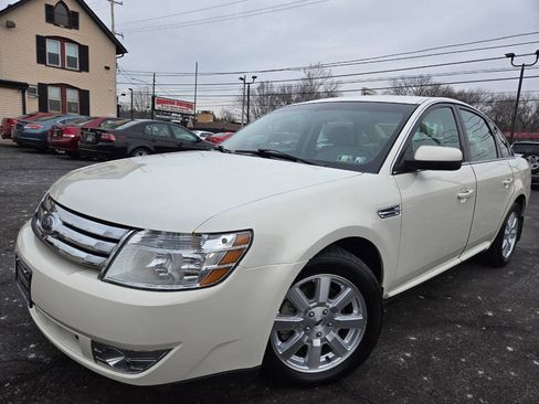 Used 2009 Ford Taurus SE image 2