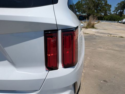 Certified 2023 Kia Sorento SX FWD image 11
