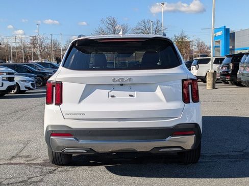 Used 2024 Kia Sorento S image 6