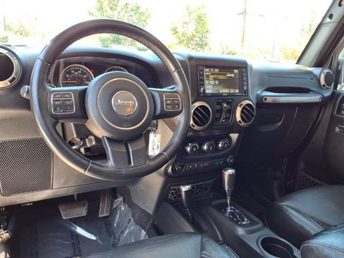 Used 2016 Jeep Wrangler Unlimited Sahara AWD/4WD image 12