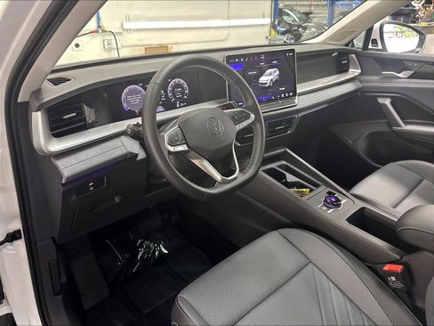 Certified 2026 Volkswagen Tiguan SE w/ Panoramic Sunroof Package AWD/4WD image 20
