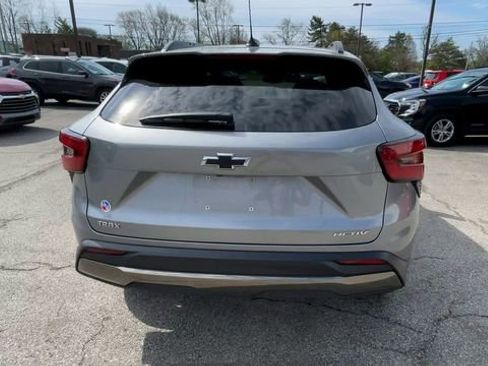 Used 2024 Chevrolet Trax ACTIV w/ Sunroof Package FWD image 9
