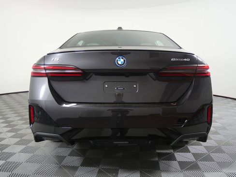 New 2026 BMW i5 eDrive40 w/ M Sport Package image 4