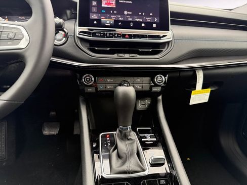 New 2026 Jeep Compass Latitude image 11