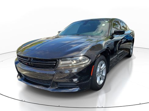 Used 2020 Dodge Charger SXT w/ Leather Interior Group RWD image 3
