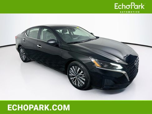 Used 2025 Nissan Altima 2.5 SV FWD image 1