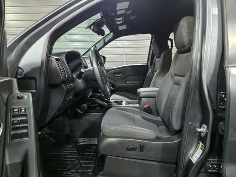 Used 2023 Nissan Frontier SV w/ Midnight Edition Package image 15