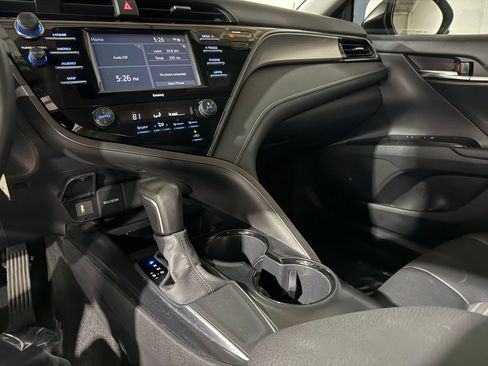 Used 2020 Toyota Camry SE image 23