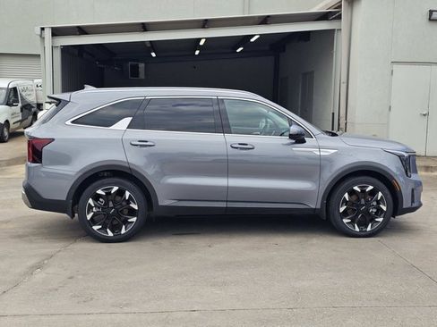 Used 2025 Kia Sorento SX FWD image 7