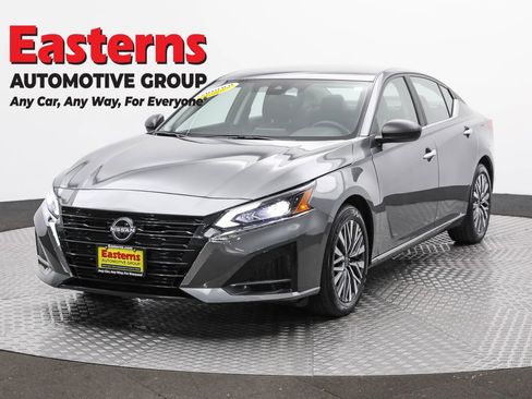 Used 2025 Nissan Altima 2.5 SV image 1