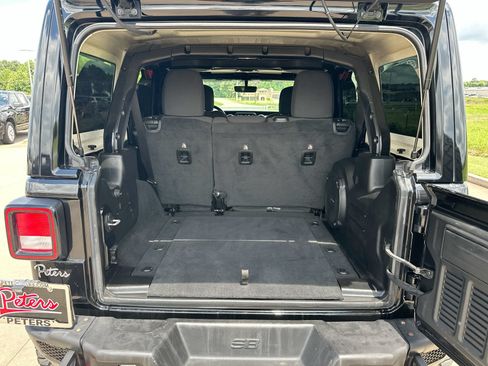 Used 2020 Jeep Wrangler Unlimited Sahara w/ Uconnect 4C Nav & Sound Group AWD/4WD image 23