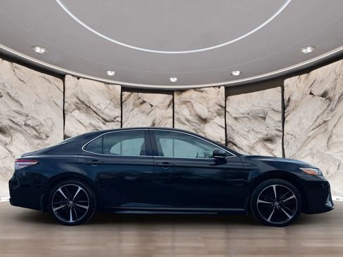 Used 2020 Toyota Camry XSE image 4