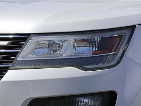 Used 2016 Ford Explorer XLT w/ Equipment Group 202A AWD/4WD image 14