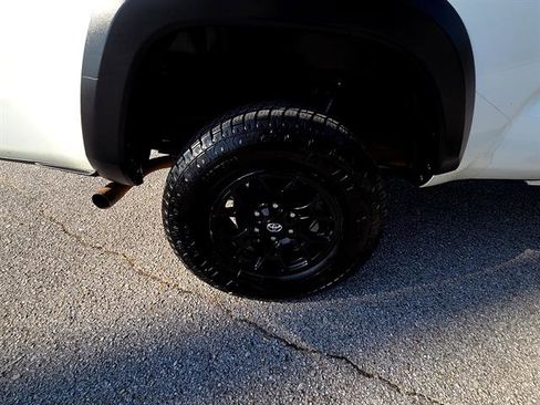 Used 2020 Toyota Tacoma SR w/ SX Package image 5