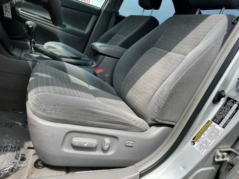 Used 2005 Toyota Camry LE FWD image 5