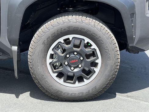 Used 2025 Toyota Tacoma TRD Off-Road AWD/4WD image 16