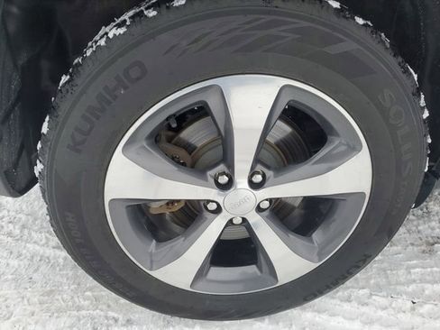 Certified 2019 Jeep Cherokee Limited w/ Luxury Group image 5