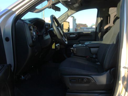 Used 2022 Chevrolet Silverado 2500 Custom w/ Custom Convenience Package AWD/4WD image 9