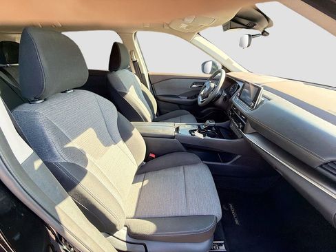 Used 2023 Nissan Rogue SV image 16