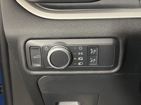 Used 2021 Ford Explorer XLT image 30