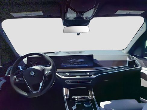 Used 2025 BMW X5 xDrive40i w/ Premium Package image 16