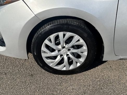 Used 2017 Toyota Corolla LE image 38
