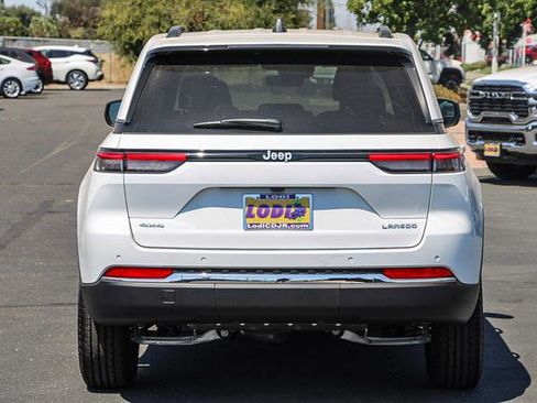 New 2025 Jeep Grand Cherokee Laredo image 3