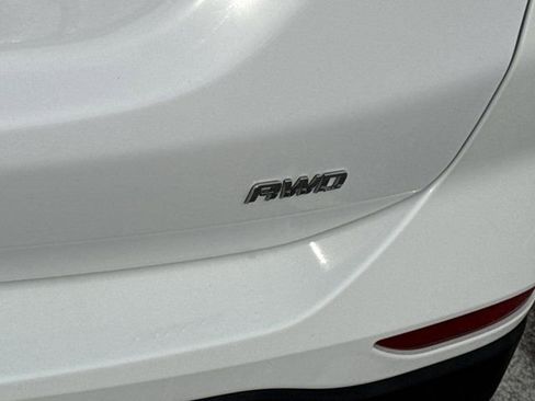 Used 2023 Chevrolet Equinox LS AWD/4WD image 4