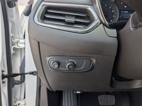 Used 2023 Chevrolet Equinox LT image 11