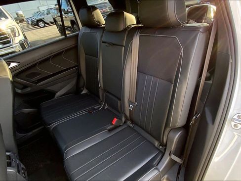 Used 2022 Volkswagen Tiguan SE R-Line image 21