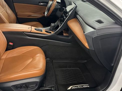 Used 2019 Toyota Avalon Limited FWD image 37