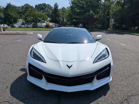 Used 2025 Chevrolet Corvette Z06 RWD image 3