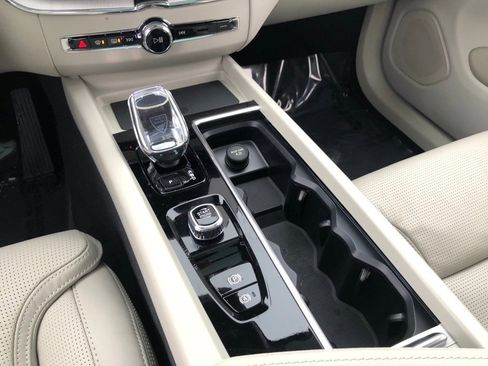 New 2026 Volvo XC60 B5 Ultra w/ Protection Package Premier image 29